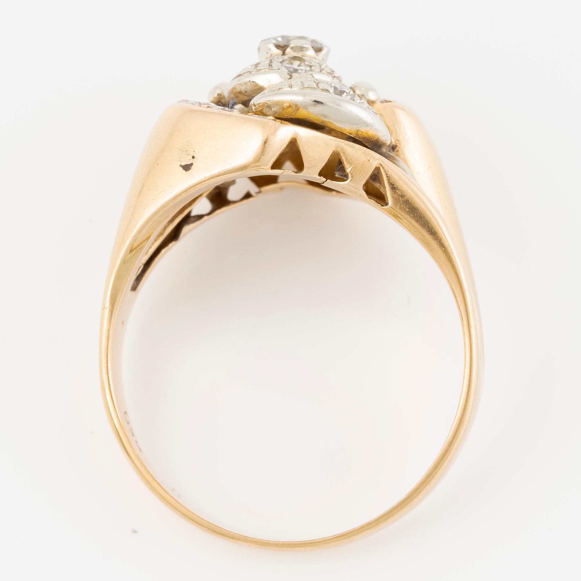 Ring, 18K guld med briljantslipade diamanter.
