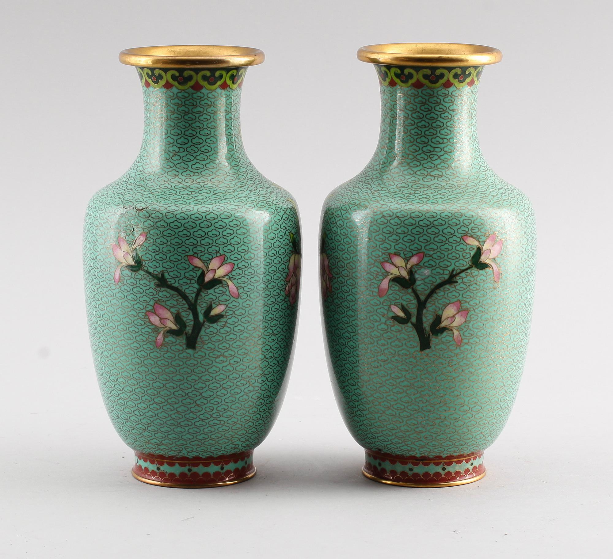 VASER, 1 par, cloisonne, 1900-tal.