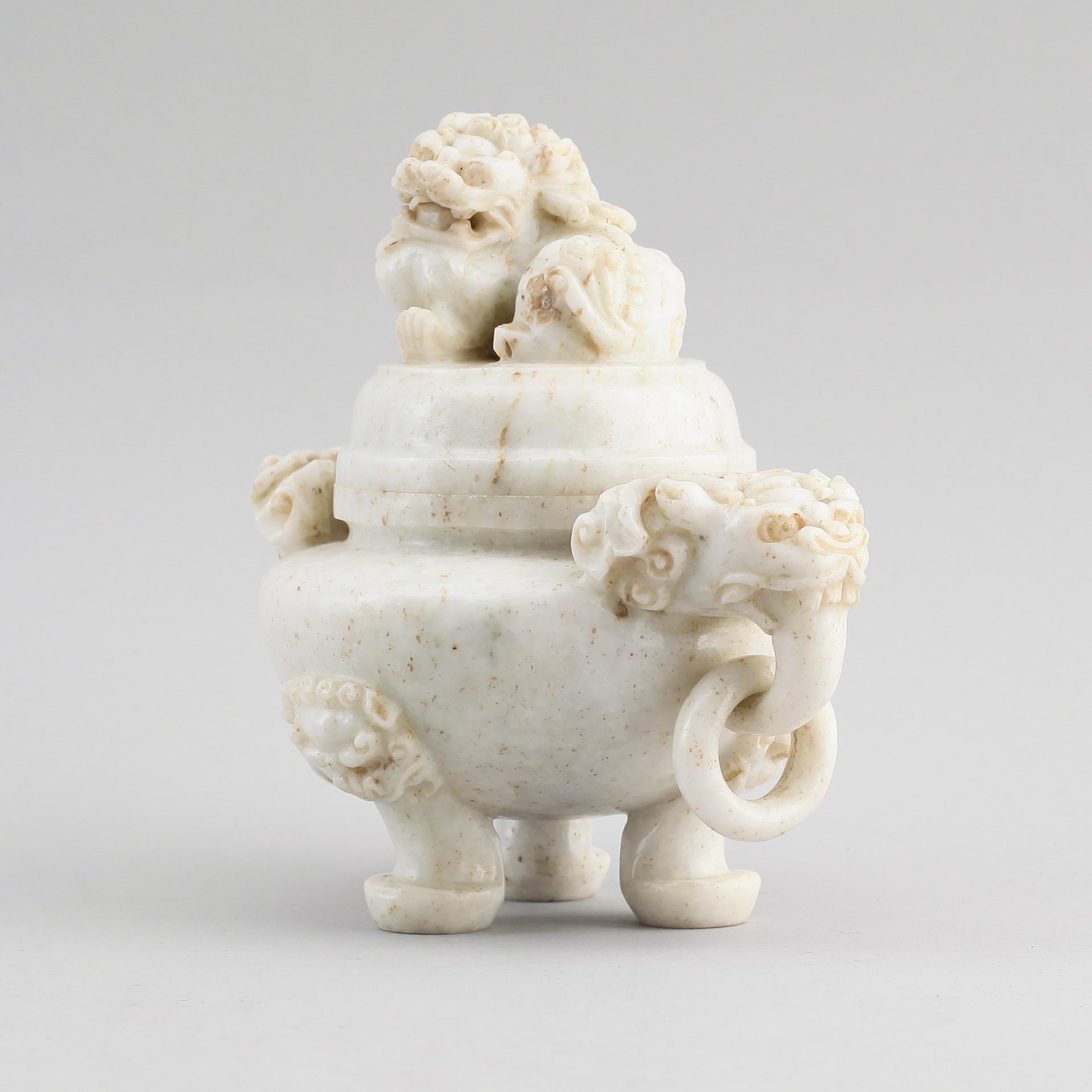 RÖKELSEKAR, nefrit, Kina.