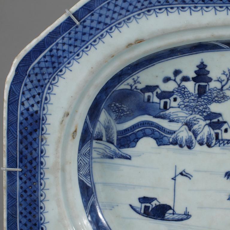 UNDERFAT, 2 st, porslin, Kina, 1700-tal.
