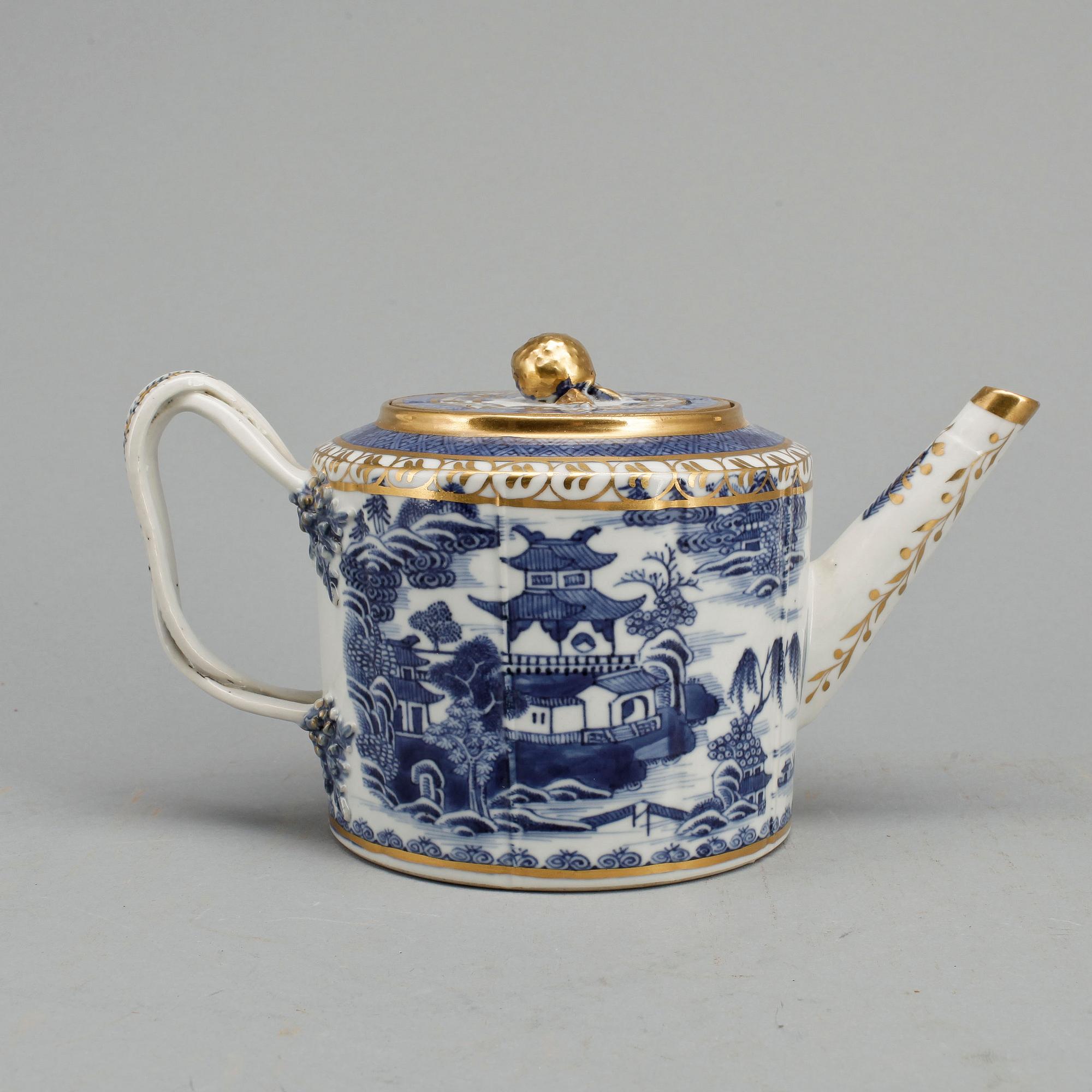 TEKANNA, porslin, Kina, Qingdynastin, Qianlong (1736-1796).