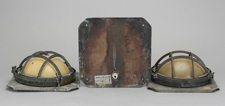 VÄGGLAMPOR/SKEPPSLAMPOR, 3 st, Hallborn Metall AB, 1900-andra hälft.