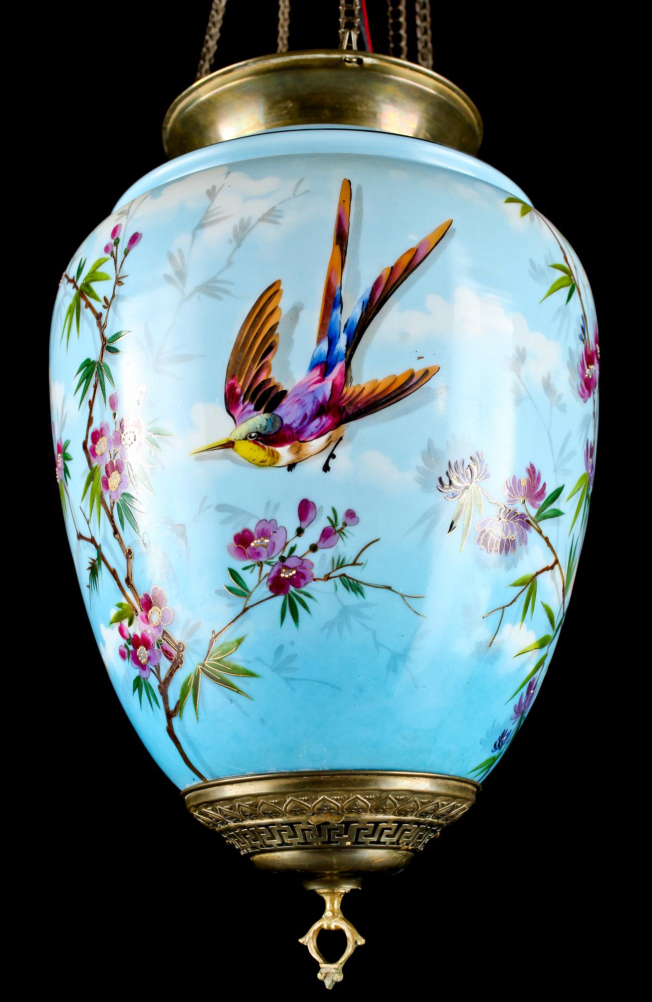 MÅNSKENSAMPEL, sekelskiftet 1800/1900. Höjd ca 40 cm exklusive kedjor.