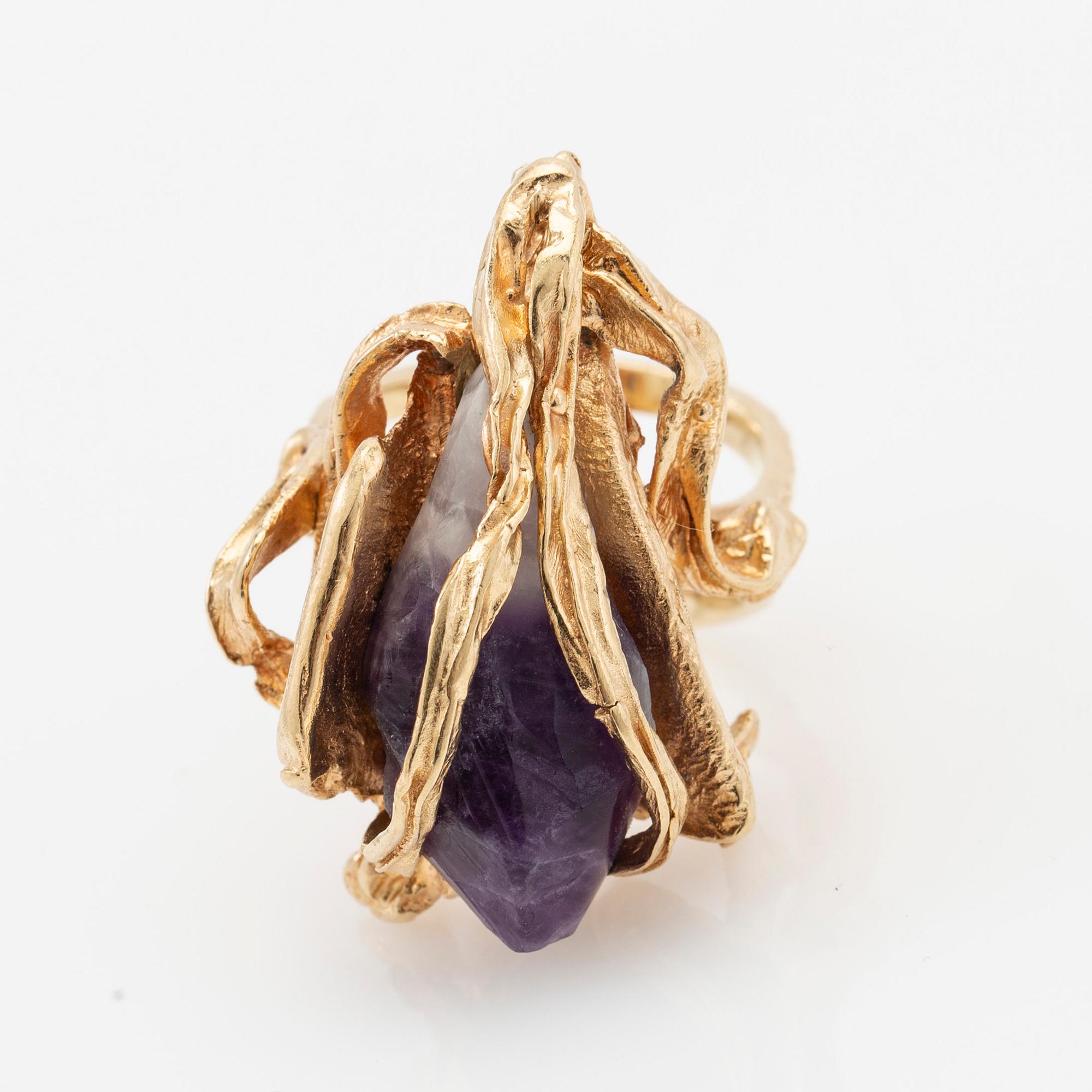 Cocktail ring, 14k gold with amethyst.