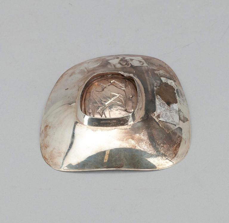 MALJA, 813 hopeaa, Hopeatehdas Oy Helsinki 1956. Piano n. 85,9 g.