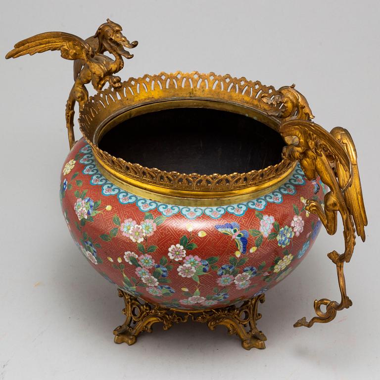 A Chinese cloisonné jar, ca 1900.