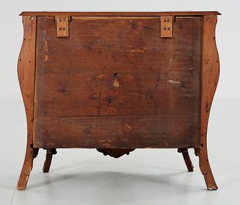 BYRÅ, rokokostil med äldre delar.