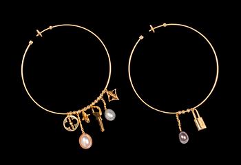1054. A pair of Louis Vuitton earrings.