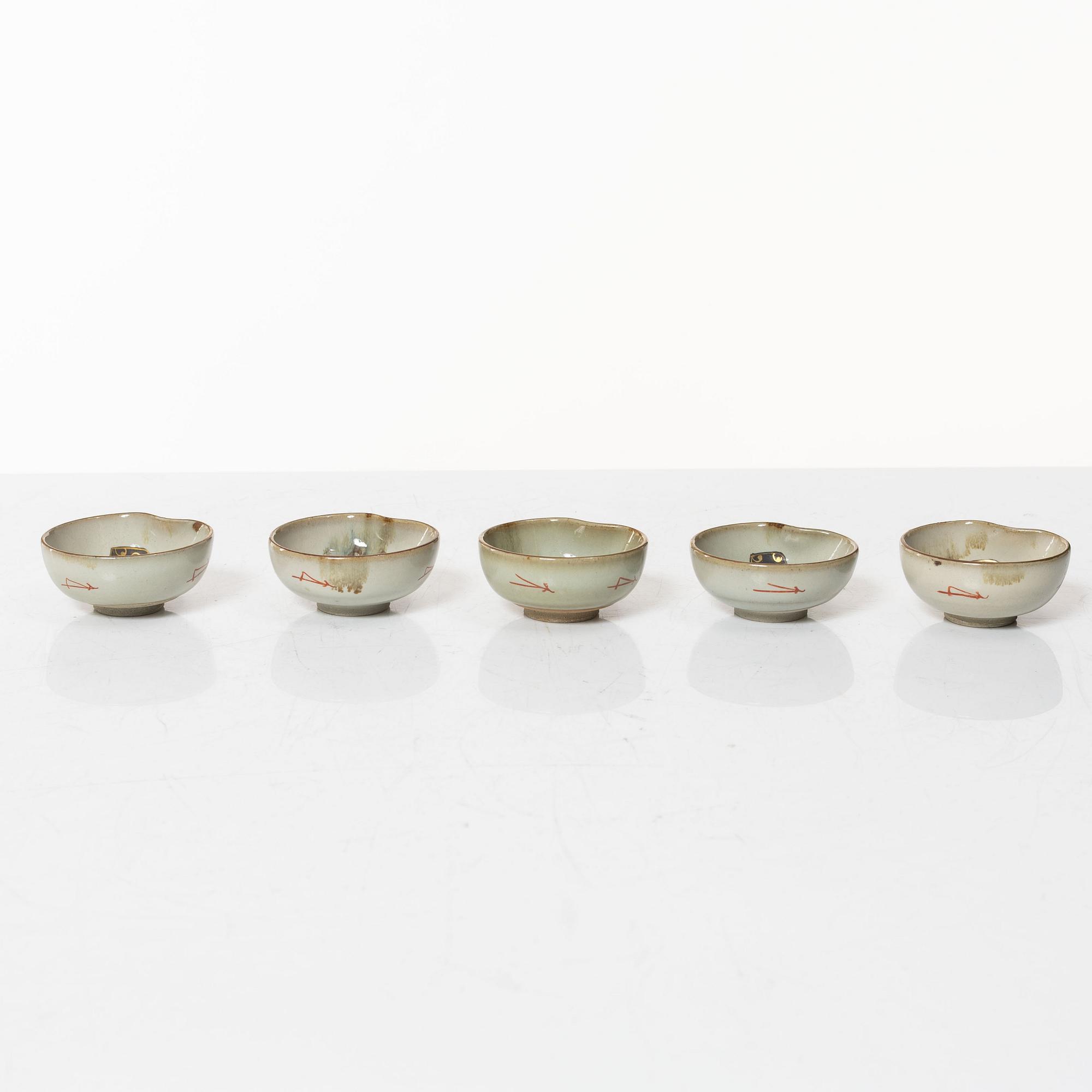 Sake-servis, sju delar, stengods, Japan, 1900-tal.