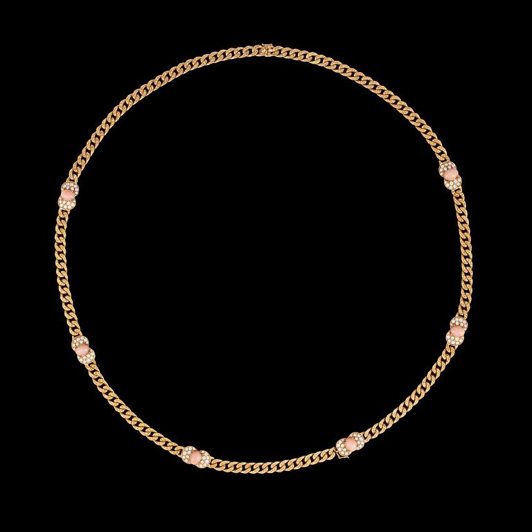 A long gold, brilliant cud diamond and pink coral necklace, tot. app. 5.50 ct.