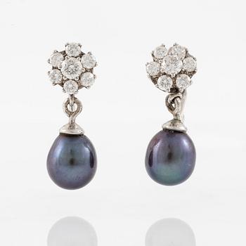 A pair of earrings in 18K white gold with cultured pearls and round brilliant-cut diamonds.