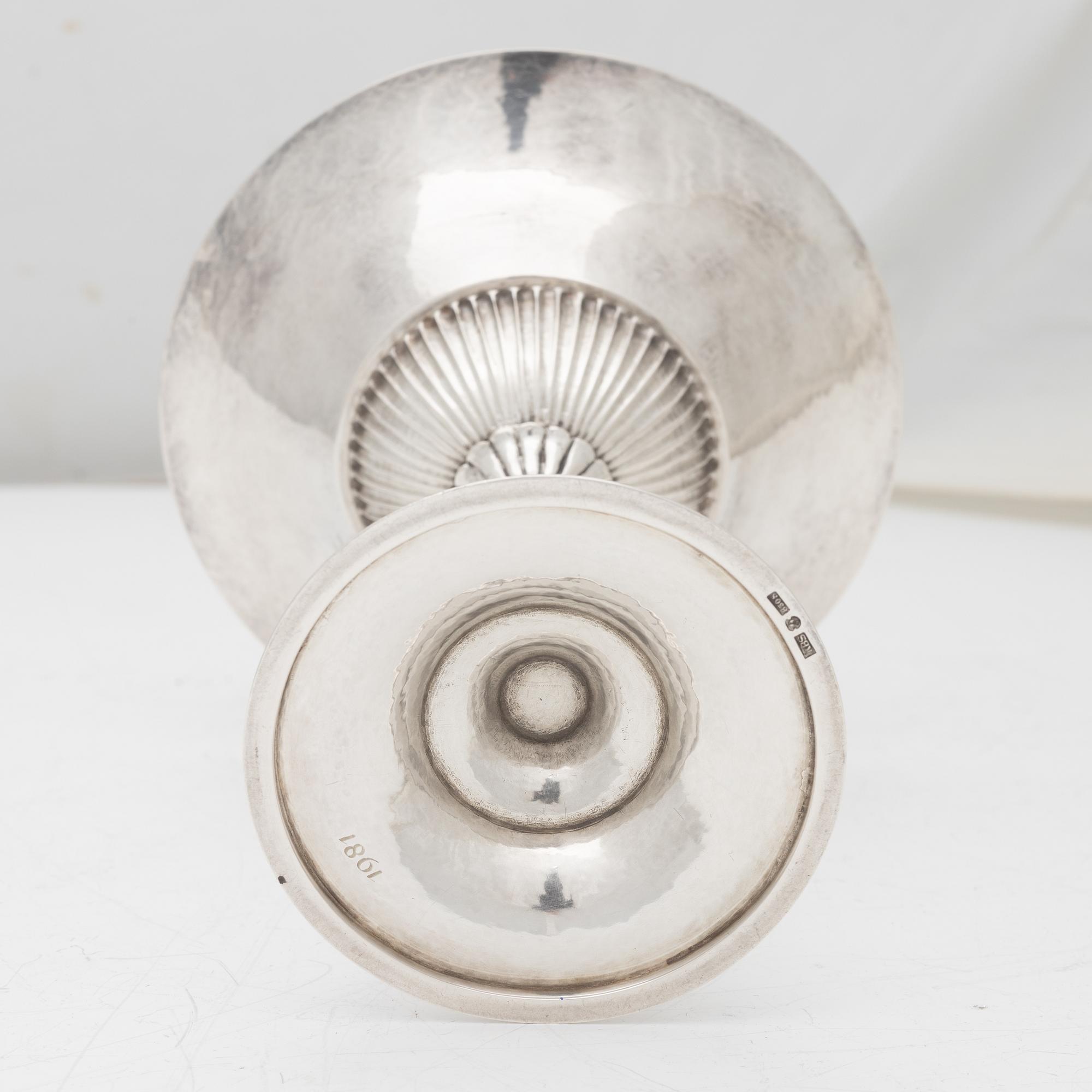 Footed bowl, silver, 20th century.