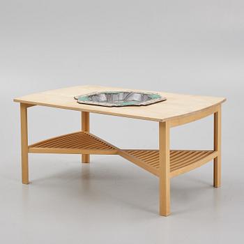 Soffbord, 2000-tal, med fat av Allan Ebeling, Upsala-Ekeby.