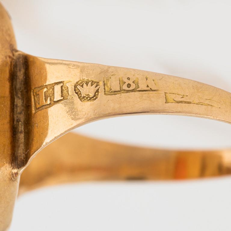 Ring, 18K guld med karneol, Finland 1800-tal.