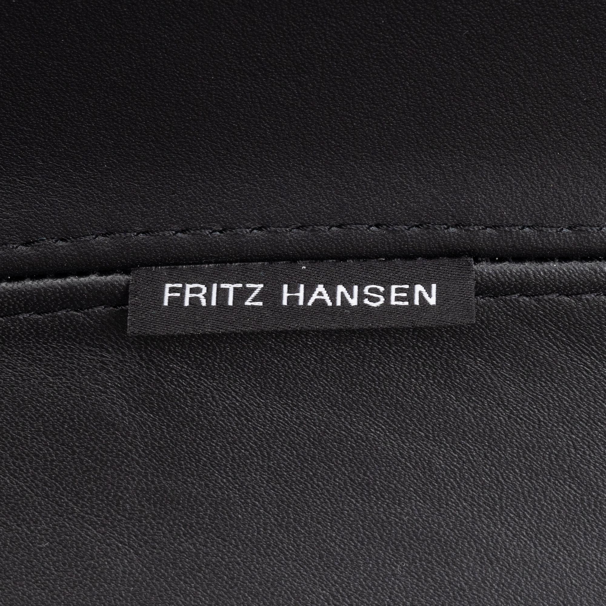 Arne Jacobsen, fåtölj, "Ägget", Fritz Hansen, Danmark, 2021.