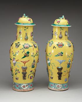 A pair of yellow-ground jars with covers, Qing dynasty.