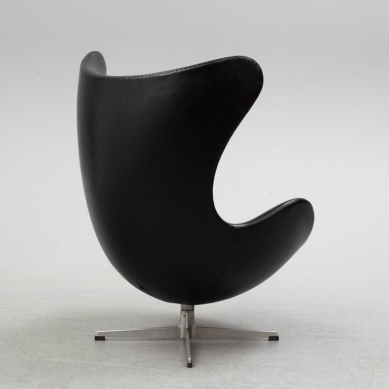 ARNE JACOBSEN, "Ägget", fåtölj, Fritz Hansen, Denmark, 1960-tal.