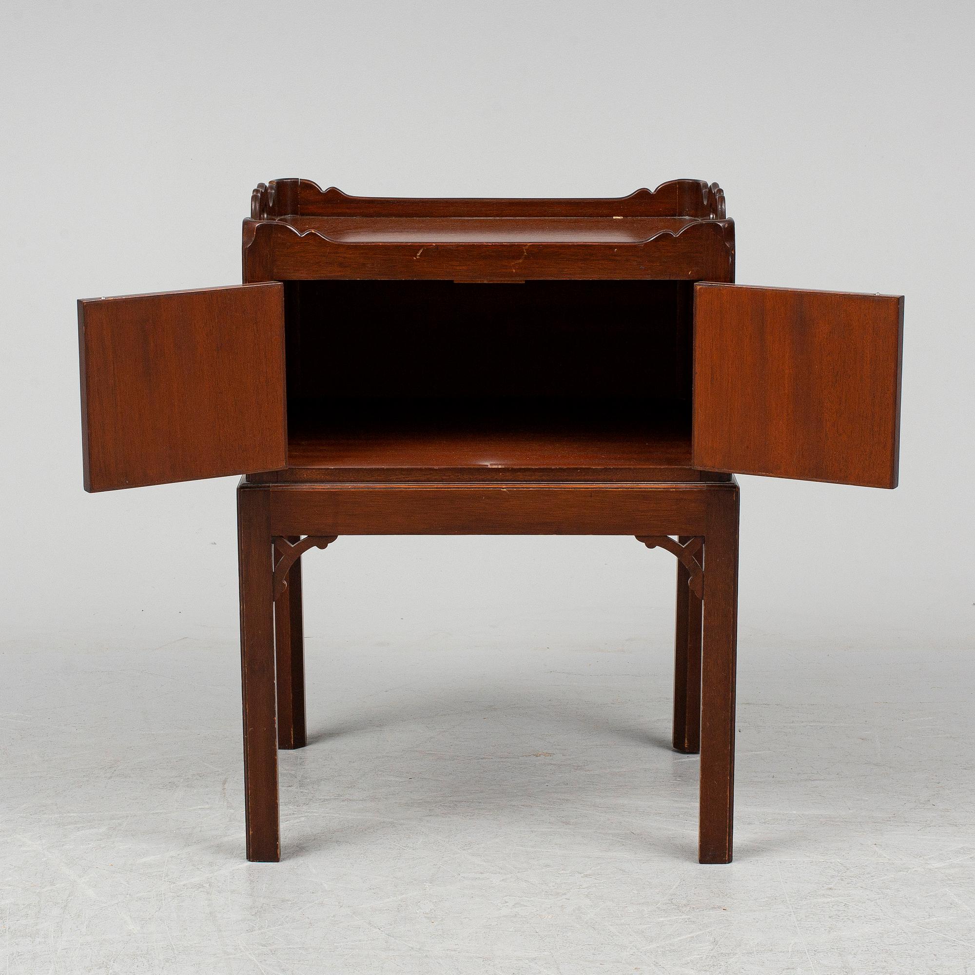 BEDSIDE TABLE, probably England, second half of the 20th century.