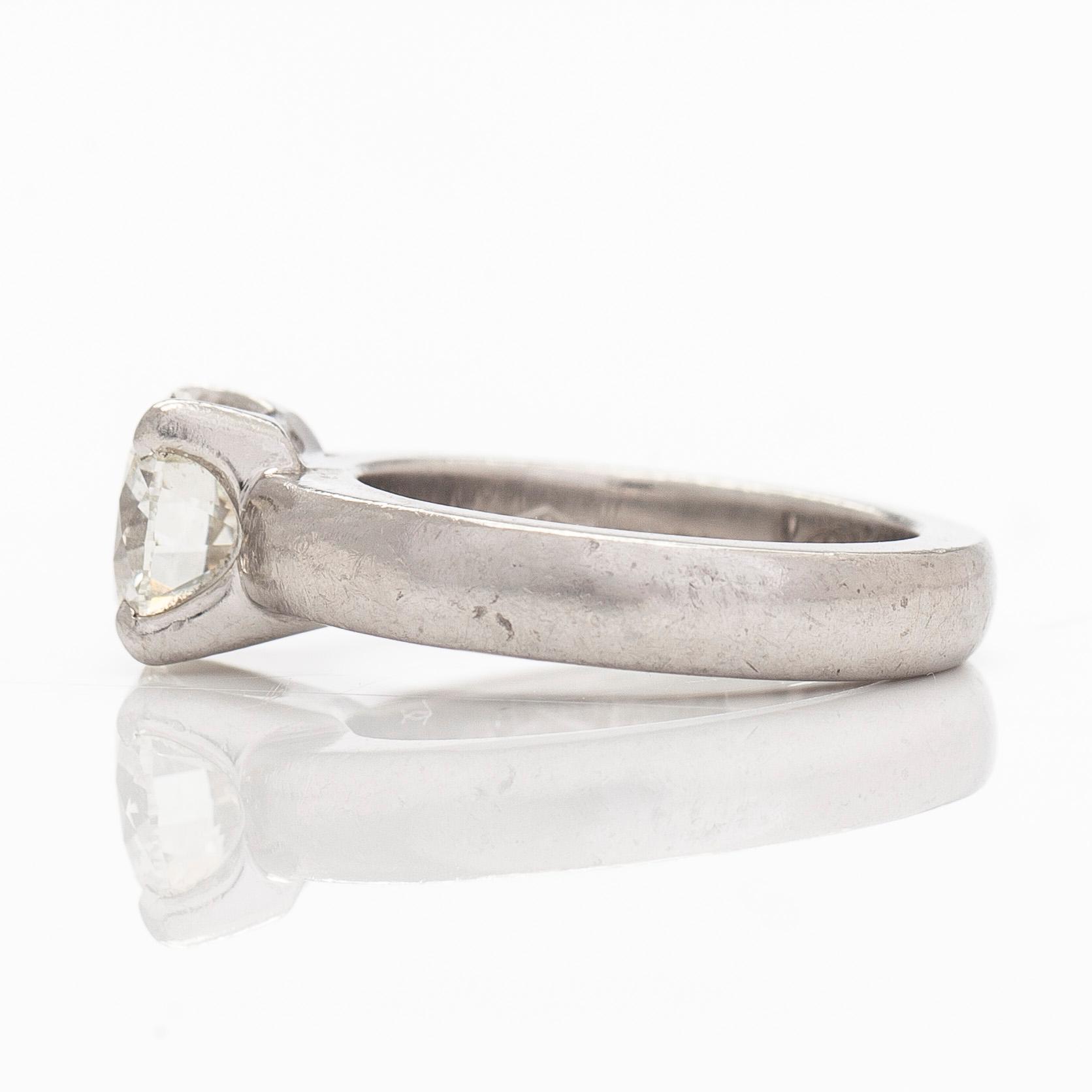 A platinum ring, set with a brilliant-cut diamond approximately 2.02 ct. With certificate.