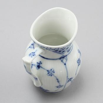 63 pieces of porcelain tableware from Royal Copenhagen, model "Musselmalet", second half of the 20th century.