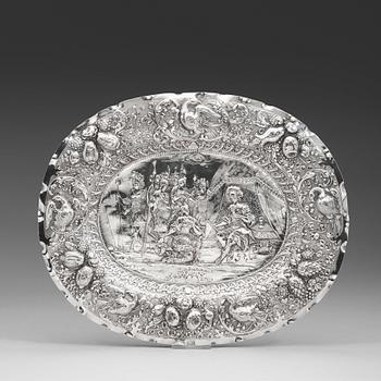 90. A Swedish early 18th century silver presentation-dish, mark of Petter Bernegau, Stockholm 1711.