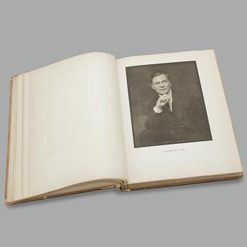 BOK, "Anders de Wahl, en festskrift, bilder av Goodwin", numr 218/250, Stockholm 1919. Egenhändig dedikation av de Wahl.