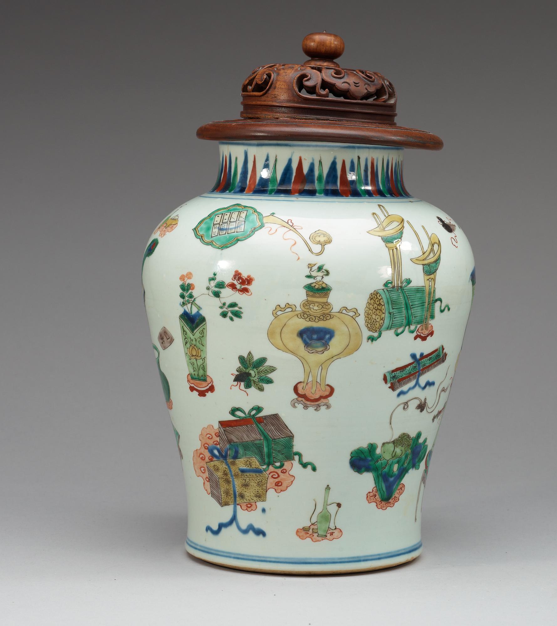 A Transitional wucai jar, 17th Century.