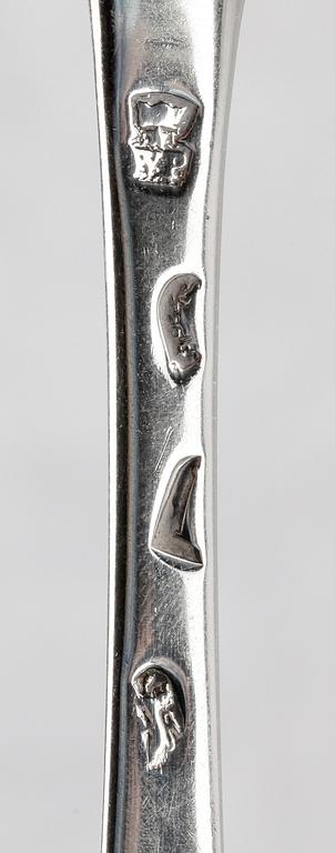 SKEDAR, 6 st, sk råttsvansskedar, silver, London, England, 1721. Tot ca 390 gr.