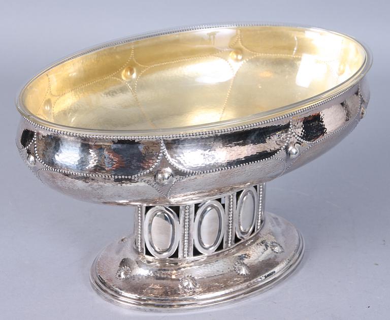 JARDINIERE, silver, C G Hallberg, Stockholm, 1917, 937 gram.