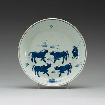 175. A set of three blue and white dishes, Ming dynasti, Tianqi/Chongzhen, 17th century.