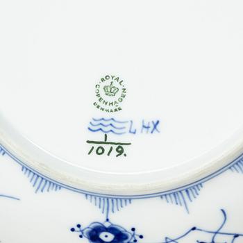 Royal Copenhagen, A large "Blue fluted full lace" (Musselmalet helblond) porcelain bowl, model 1019, 1968.