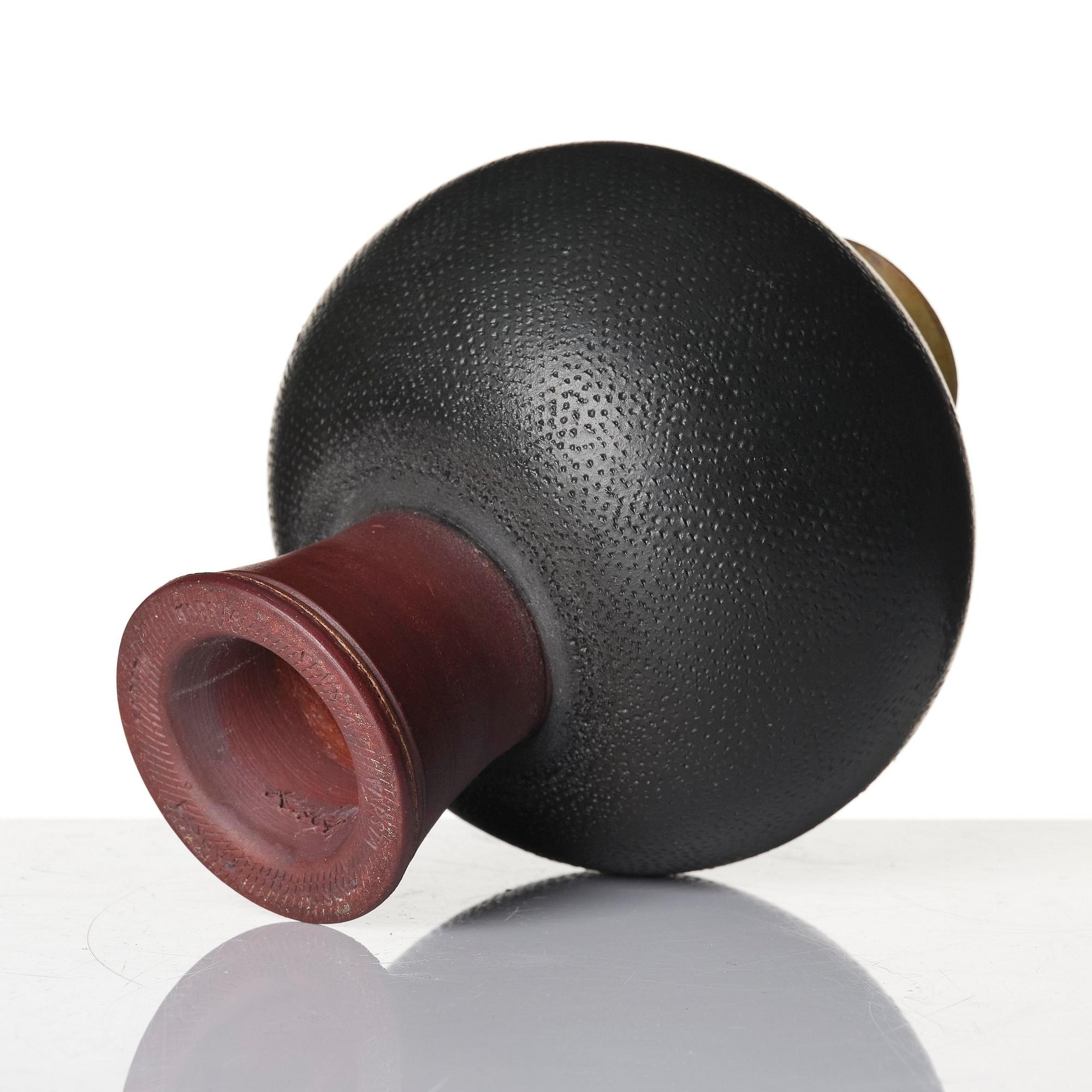 Wilhelm Kåge, a "Farsta" stoneware vase, Gustavsberg Studio 1955.