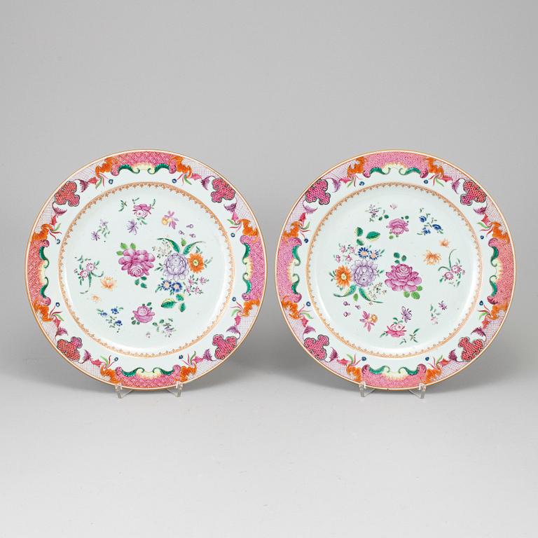 A pair of famille rose serving dish, Qing dynasty, Qianlong (1736-95).