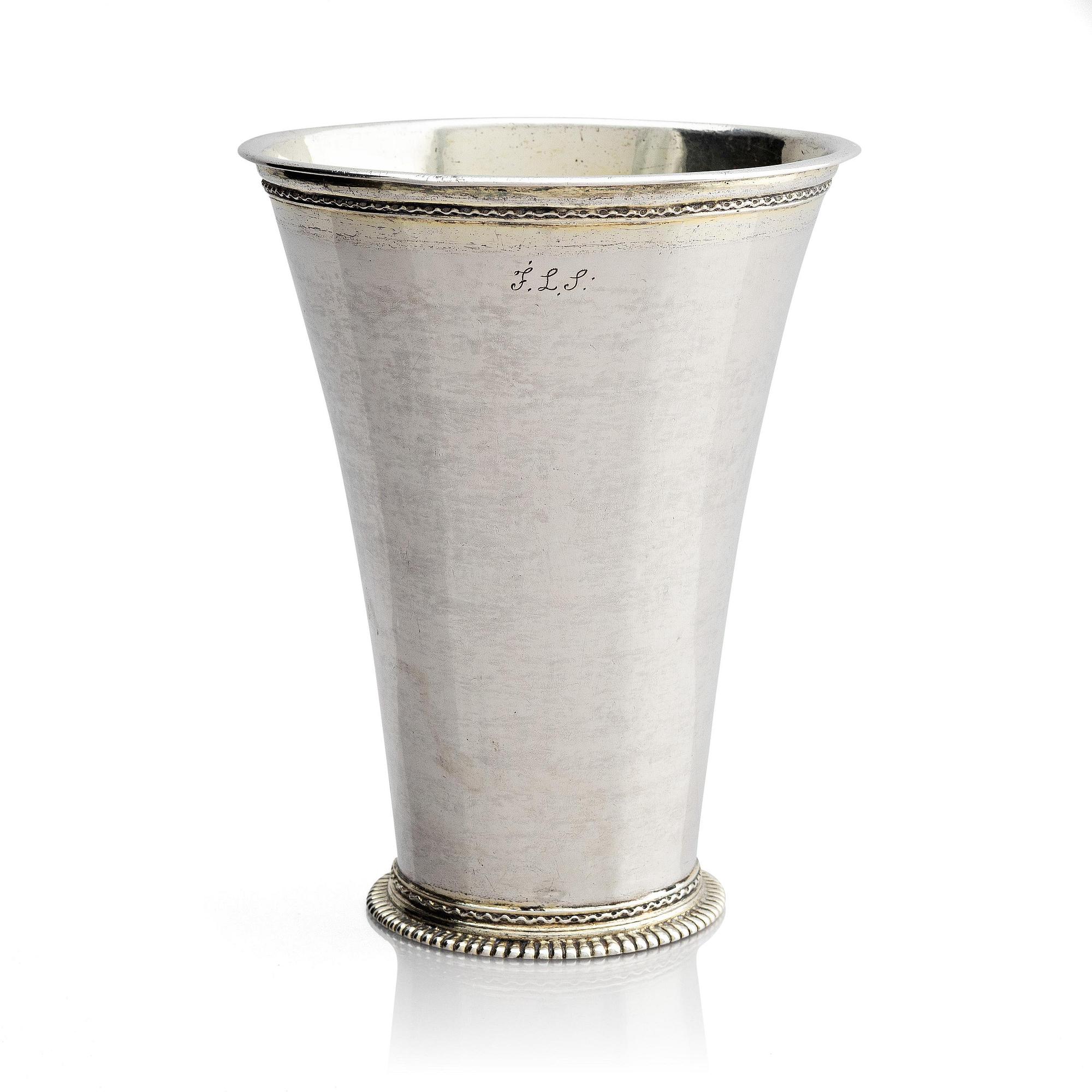 Lars Bäckman d ä, bägare, delvis förgyllt silver, Örebro (verksam 1712-1748 (1752)). Senbarock.