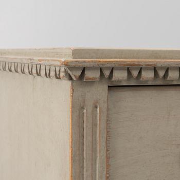 Chest of drawers, Gustavian style, 19th century.