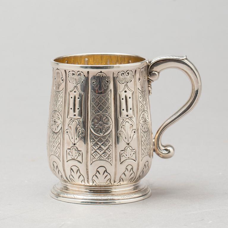 MUGG, silver, London, England, 1730. Vikt ca 238 g.