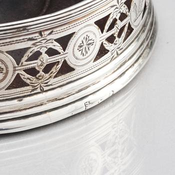 John Robertson & David Darling, coasters, ett par, silver, Newcastle 1795.