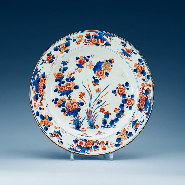 An imari charger, Qing dynasty, Kangxi (1662-1722).