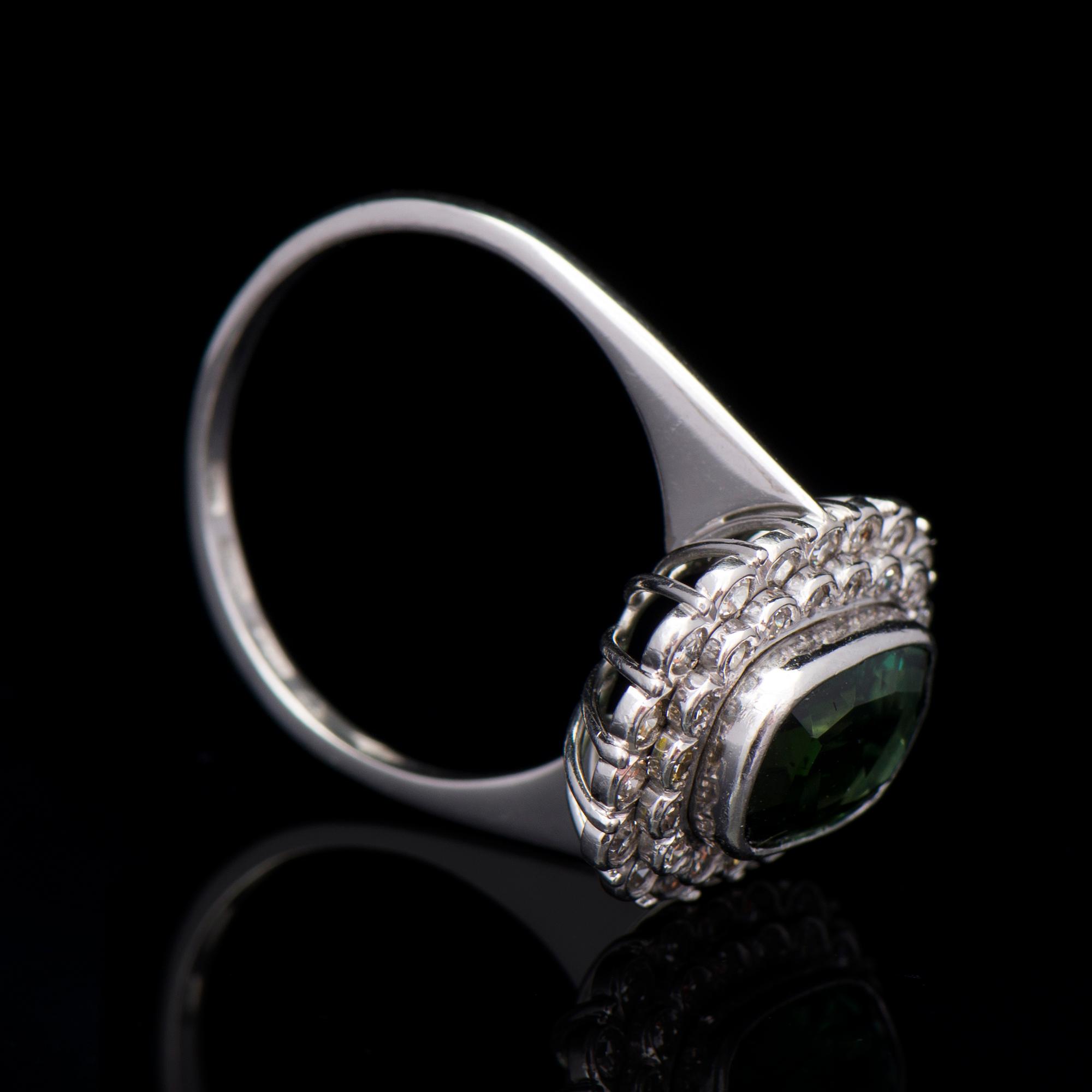 SORMUS, viistehiottu turmaliini, 8/8-hiotut timantit. A. Tillander, Helsinki 1975.