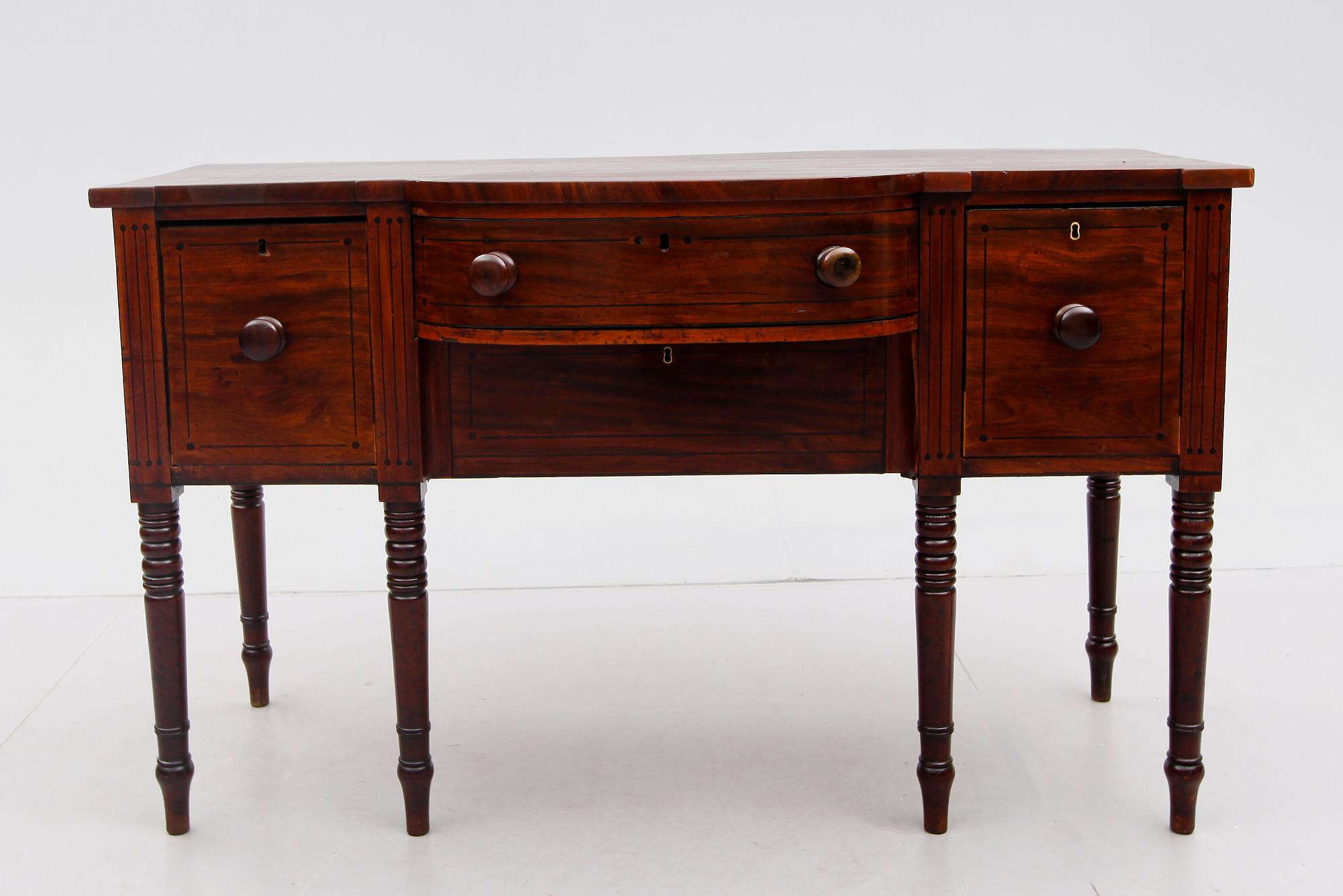 SIDEBOARD, England, 1900-talets första hälft.