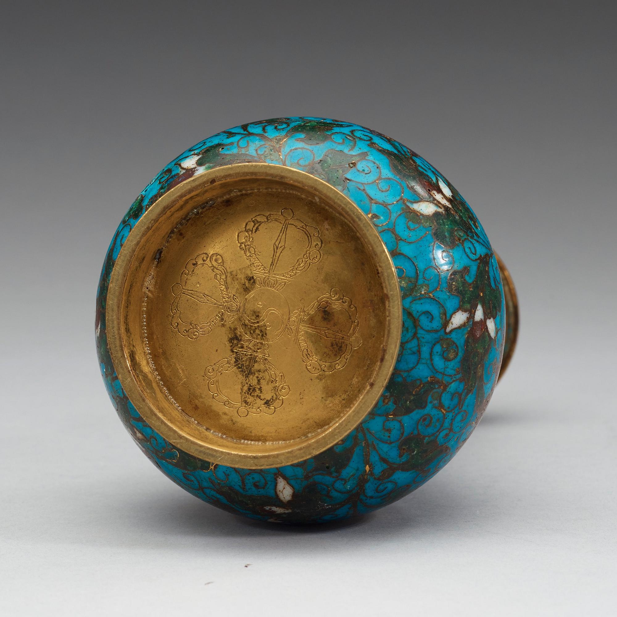 VAS, cloisonné. Mingdynastin (1368-1644).