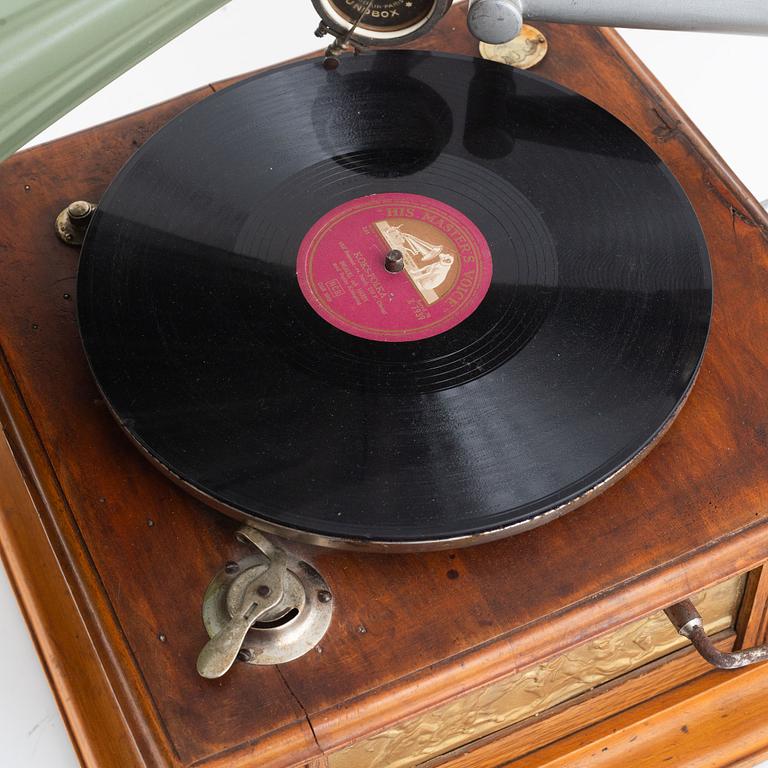 A gramophone, early 20th century.