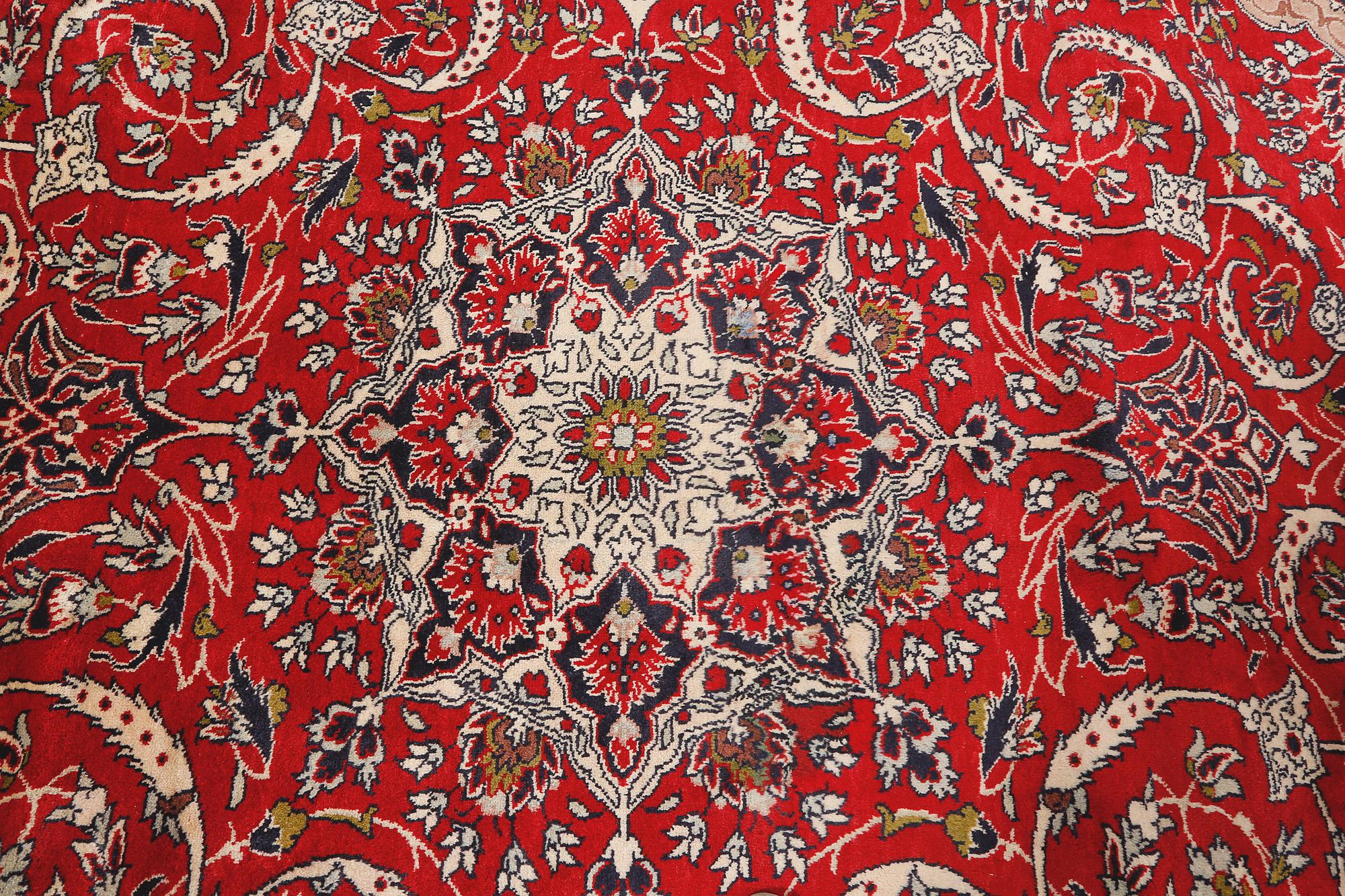 MATTA, Najafabad, 1900-talets senare del, ca 370 x 300 cm.