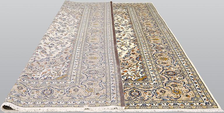 A Keshan carpet, approx. 390 x 295 cm.