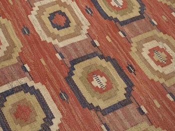 Märta Måås-Fjetterström, A CARPET, "Röda Åttan", flat weave, ca 298,5 x 204,5 cm, signed MMF.