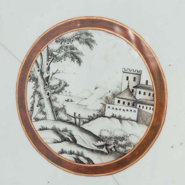 FAT, tre stycken, kompaniporslin. Qingdynastin, Qianlong (1736-95).