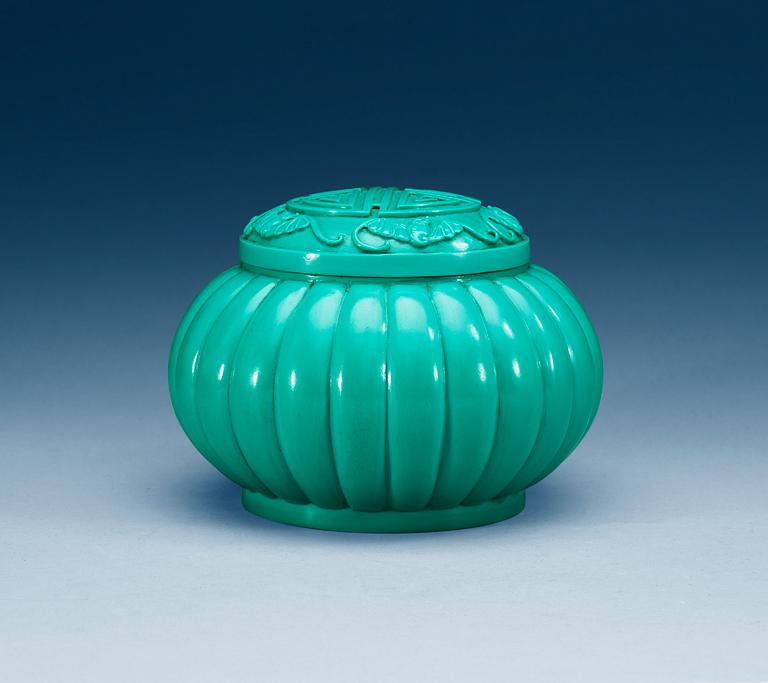 A turkoise coloured Beijing glass suger bowl with cover, Qing dynasty.