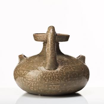 Vinkanna stengods. Troligen Sex dynastier, Jin (265-420).