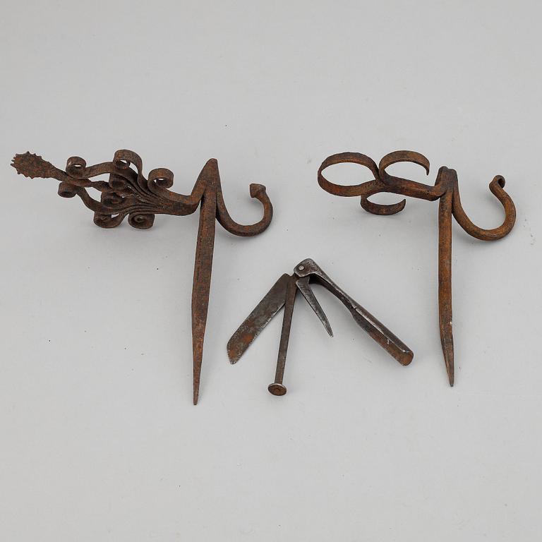 Two steel hooks and a pipe cleaner, 18th century.