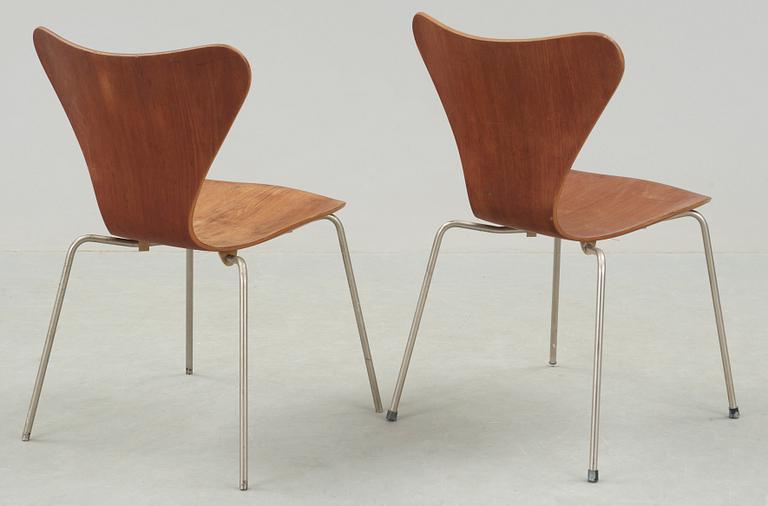 STOLAR, ett par, "Sjuan", Arne Jacobsen, Fritz Hansen.